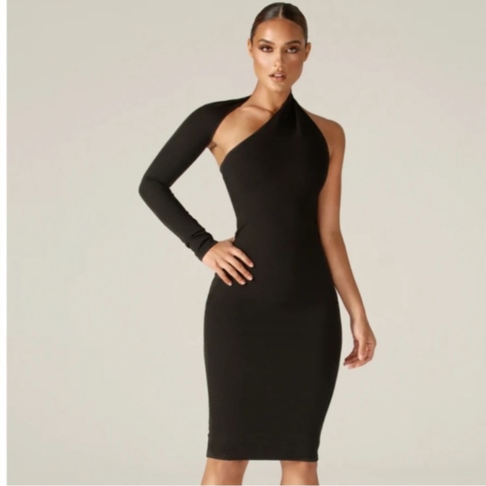 NWT Alieva Dasha Black Modern One Shoulder Evening
Midi Dress Size Small.